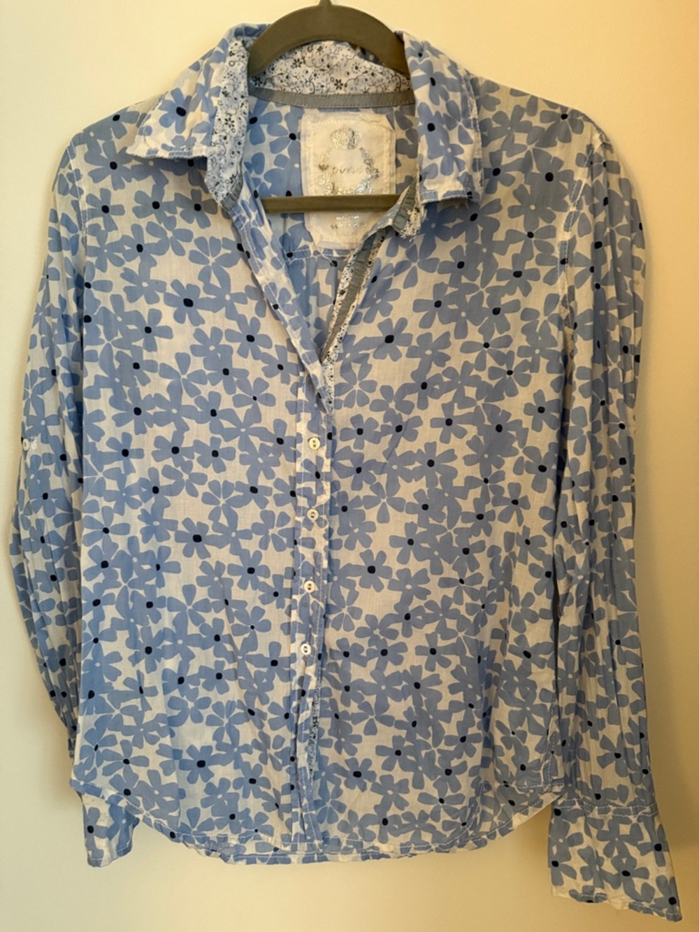 Cino Women's Blue Floral Button-Up Blouse